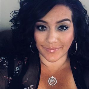 Meet your Posher, Salina